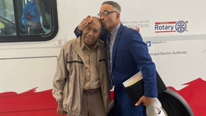 Commissioner Pruitt and CEO McClammey in front of East Alabama Health mobile unit